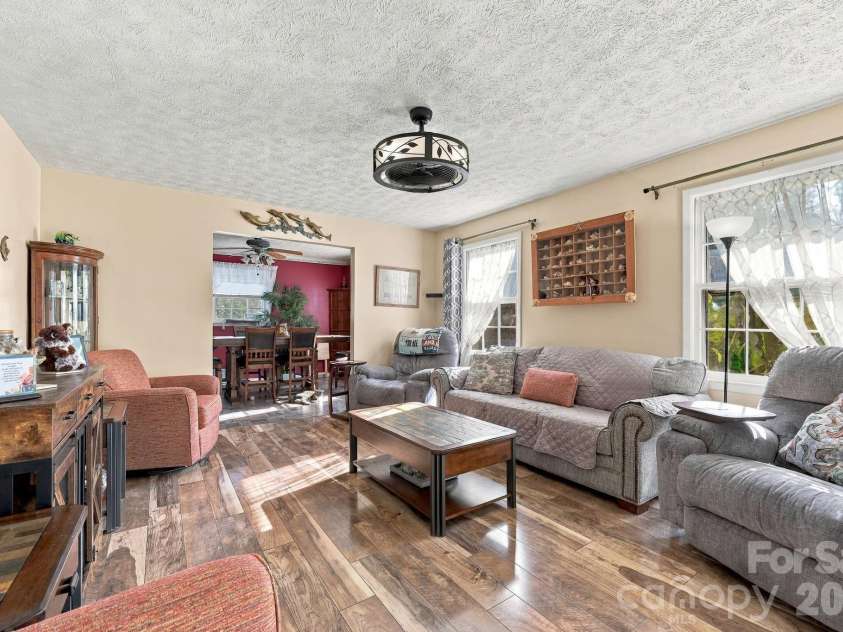 7 Fieldcrest Circle, Asheville, NC 28806.  MLS# CAR4422767, YatesRealty ID 52736. 