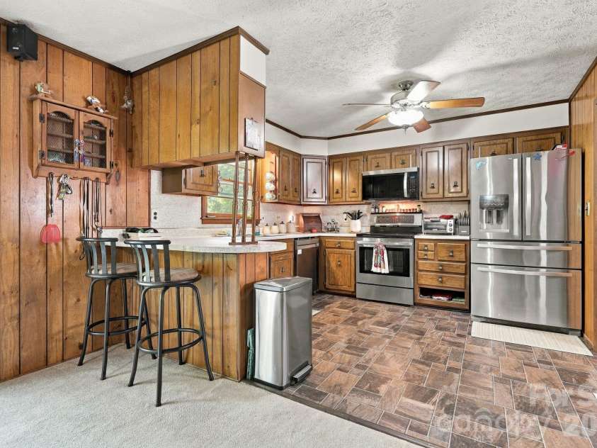 7 Fieldcrest Circle, Asheville, NC 28806.  MLS# CAR4422767, YatesRealty ID 52736. 