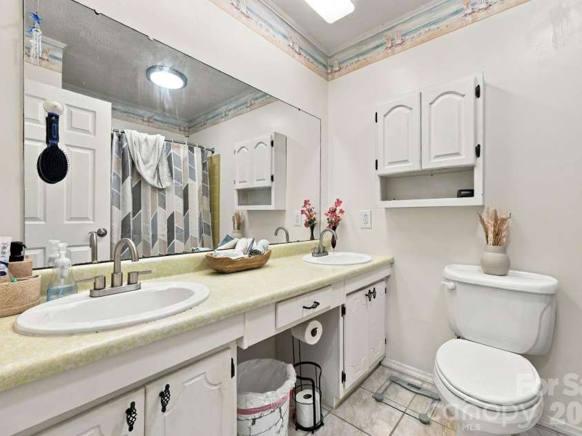 7 Fieldcrest Circle, Asheville, NC 28806.  MLS# CAR4422767, YatesRealty ID 52736. 