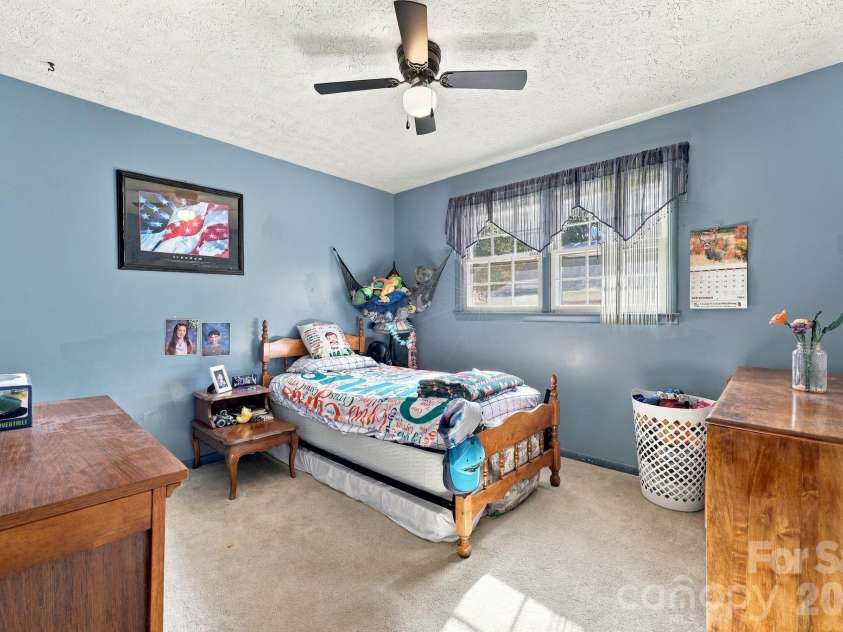 7 Fieldcrest Circle, Asheville, NC 28806.  MLS# CAR4422767, YatesRealty ID 52736. 