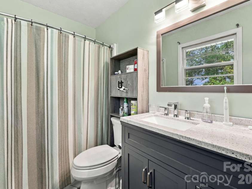 7 Fieldcrest Circle, Asheville, NC 28806.  MLS# CAR4422767, YatesRealty ID 52736. 