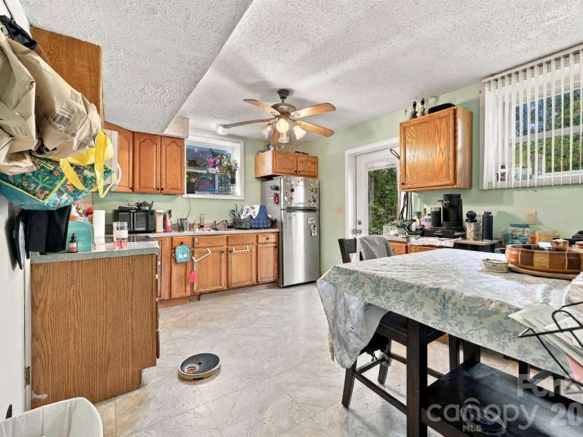 7 Fieldcrest Circle, Asheville, NC 28806.  MLS# CAR4422767, YatesRealty ID 52736. 