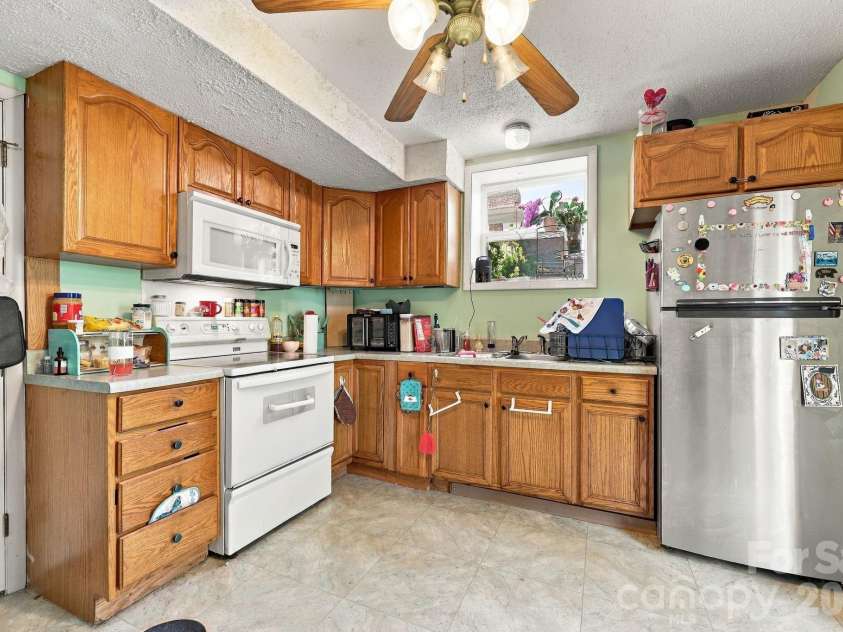 7 Fieldcrest Circle, Asheville, NC 28806.  MLS# CAR4422767, YatesRealty ID 52736. 