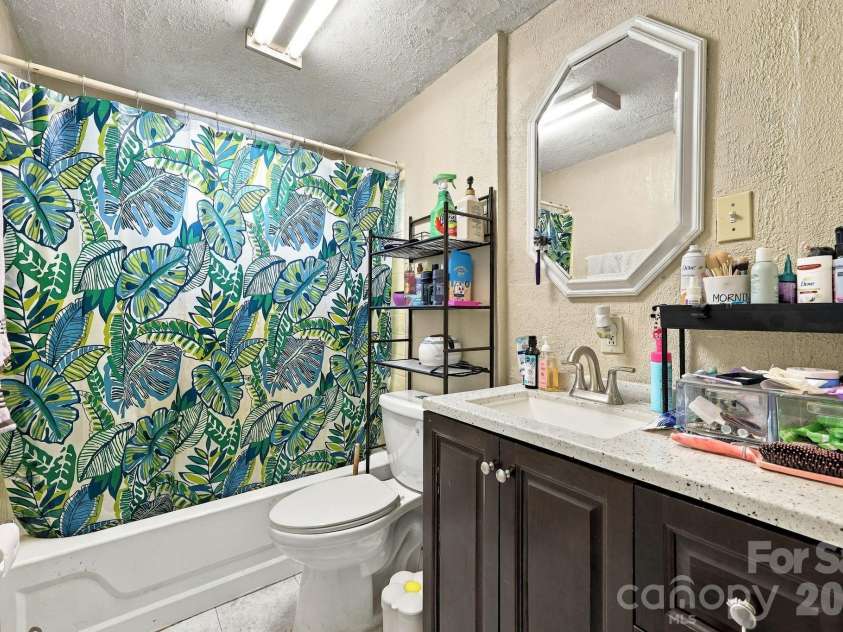 7 Fieldcrest Circle, Asheville, NC 28806.  MLS# CAR4422767, YatesRealty ID 52736. 