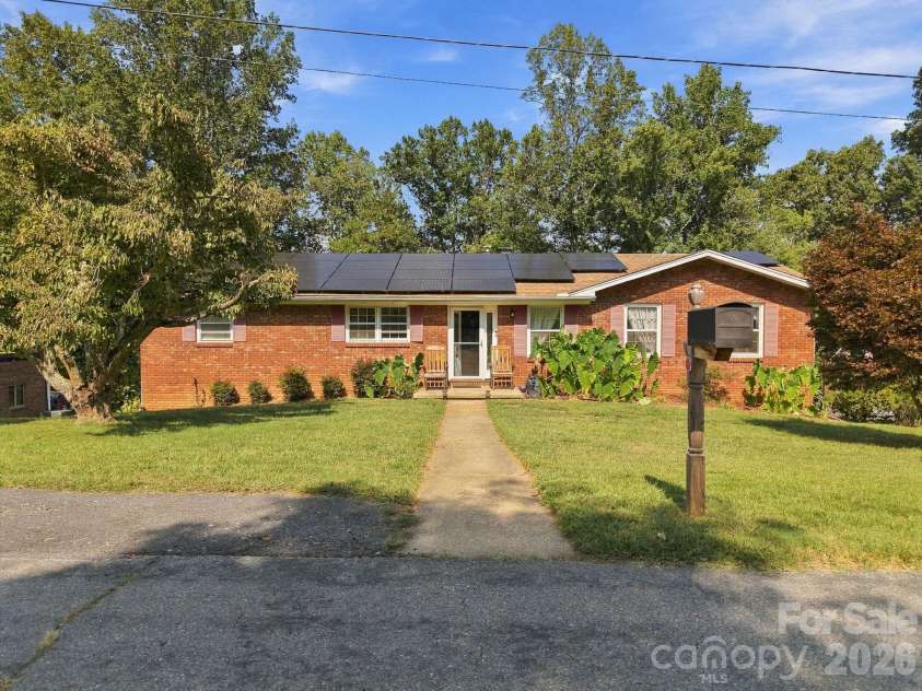 7 Fieldcrest Circle, Asheville, NC 28806.  MLS# CAR4422767, YatesRealty ID 52736. 