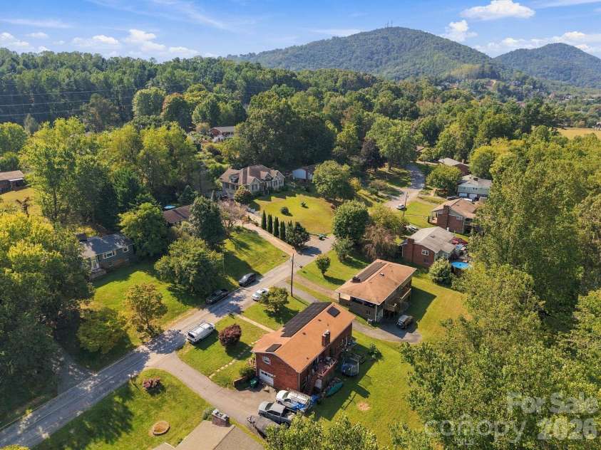 7 Fieldcrest Circle, Asheville, NC 28806.  MLS# CAR4422767, YatesRealty ID 52736. 