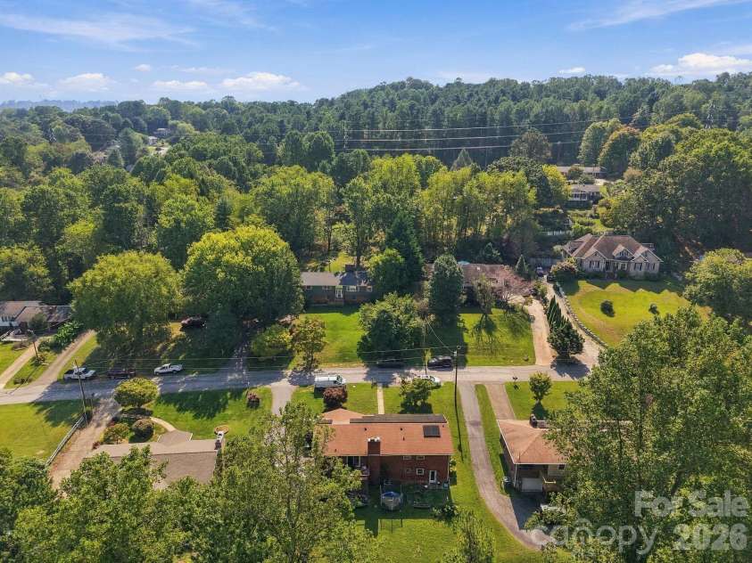 7 Fieldcrest Circle, Asheville, NC 28806.  MLS# CAR4422767, YatesRealty ID 52736. 