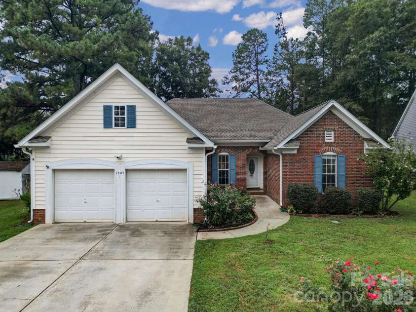 1383 Saint Katherines Way, Rock Hill, SC 29732.  MLS# CAR4427062, YatesRealty ID 52738. 