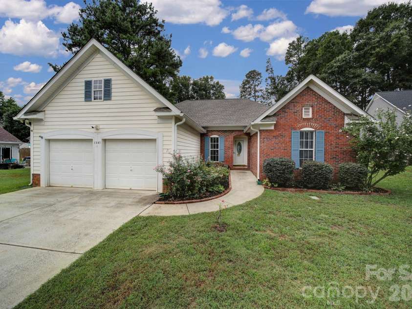 1383 Saint Katherines Way, Rock Hill, SC 29732.  MLS# CAR4427062, YatesRealty ID 52738. 