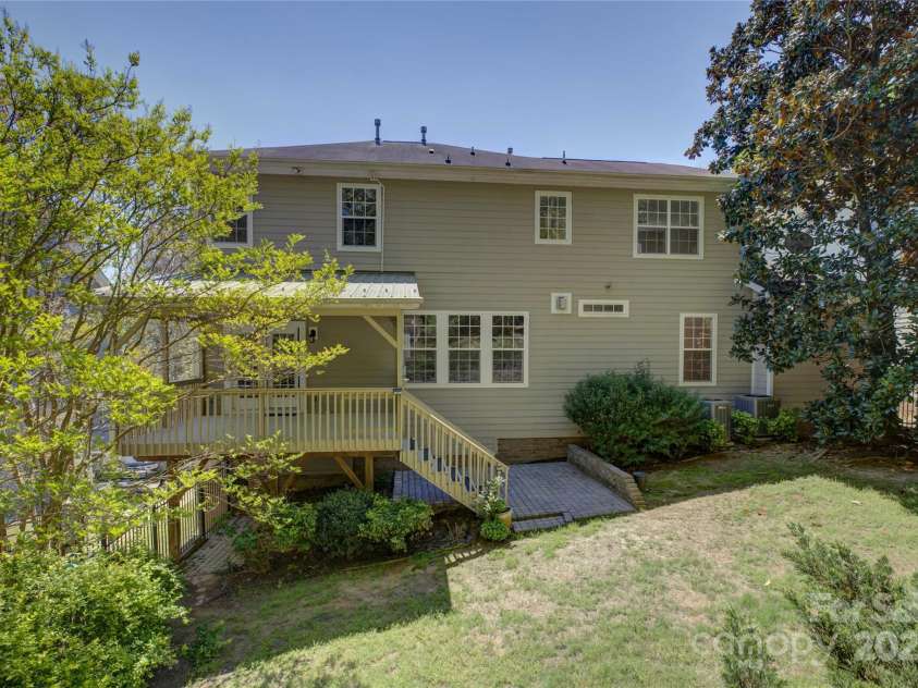 14103 Grand Traverse Drive, Charlotte, NC 28278.  MLS# CAR4242681, YatesRealty ID 5274. 14103 Grand Traverse Fantastic fenced back yard