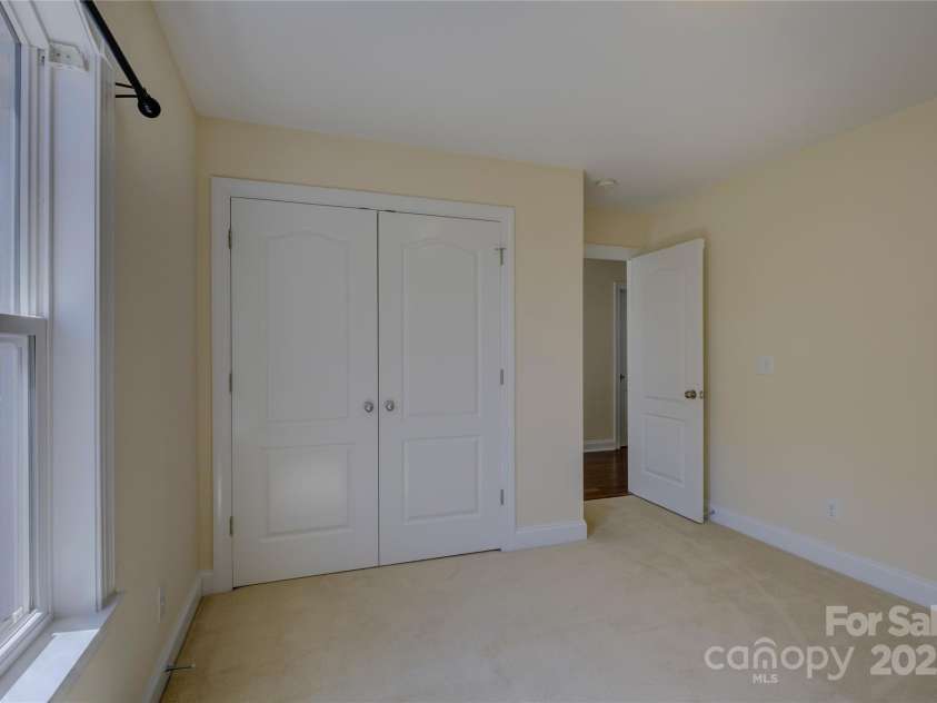 14103 Grand Traverse Drive, Charlotte, NC 28278.  MLS# CAR4242681, YatesRealty ID 5274. 