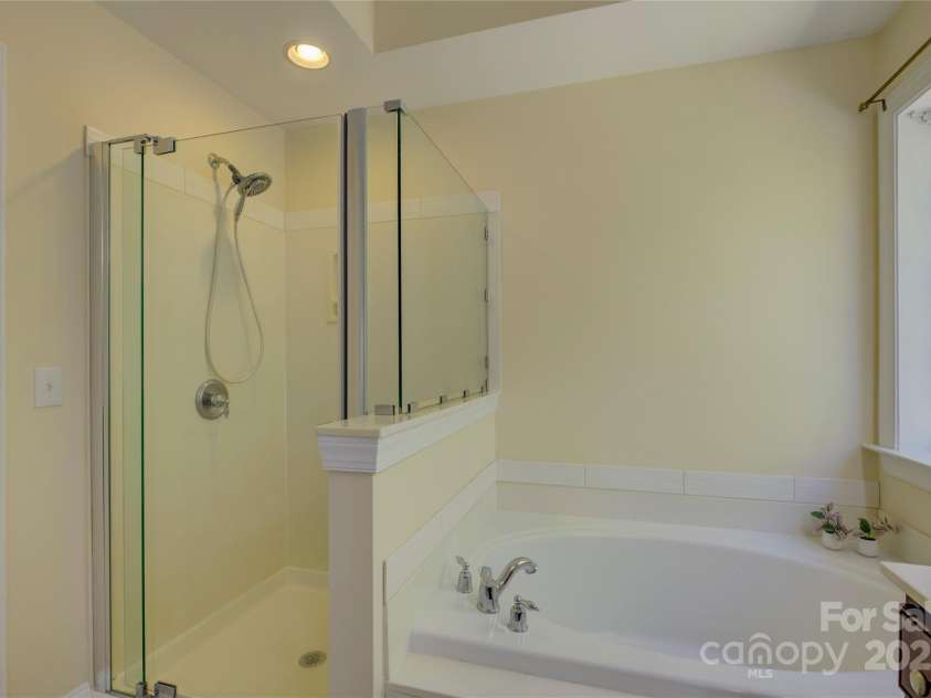 14103 Grand Traverse Drive, Charlotte, NC 28278.  MLS# CAR4242681, YatesRealty ID 5274. 