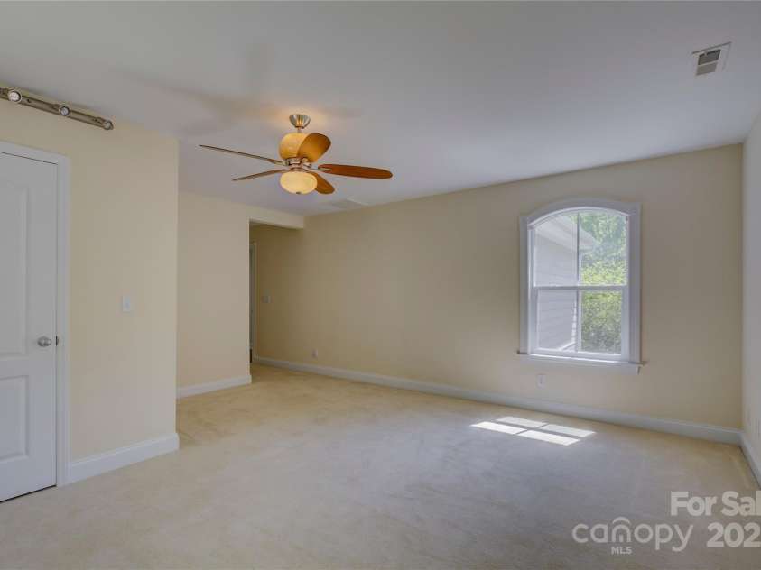 14103 Grand Traverse Drive, Charlotte, NC 28278.  MLS# CAR4242681, YatesRealty ID 5274. 