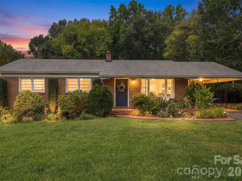 561 Forest Way Drive, Fort Mill, SC 29715.  MLS# CAR4422815, YatesRealty ID 52741. 