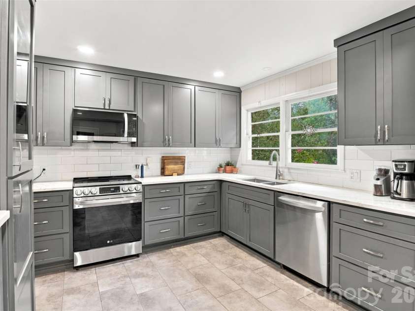 561 Forest Way Drive, Fort Mill, SC 29715.  MLS# CAR4422815, YatesRealty ID 52741. 
