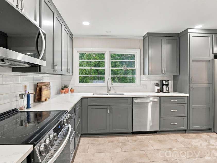 561 Forest Way Drive, Fort Mill, SC 29715.  MLS# CAR4422815, YatesRealty ID 52741. 