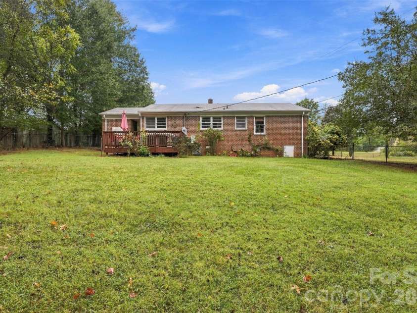 561 Forest Way Drive, Fort Mill, SC 29715.  MLS# CAR4422815, YatesRealty ID 52741. 