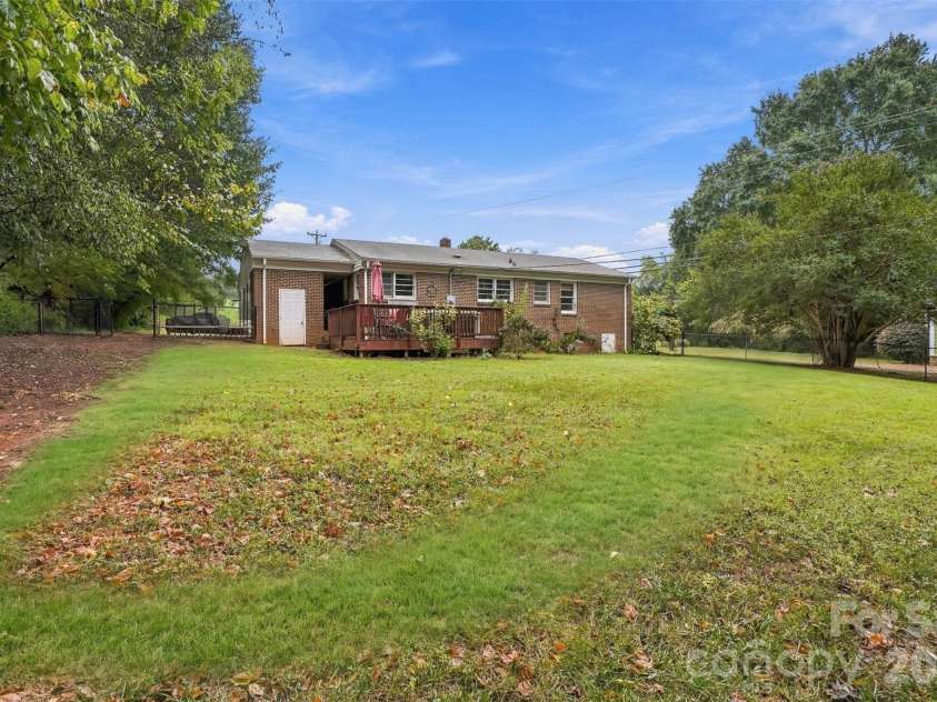 561 Forest Way Drive, Fort Mill, SC 29715.  MLS# CAR4422815, YatesRealty ID 52741. 