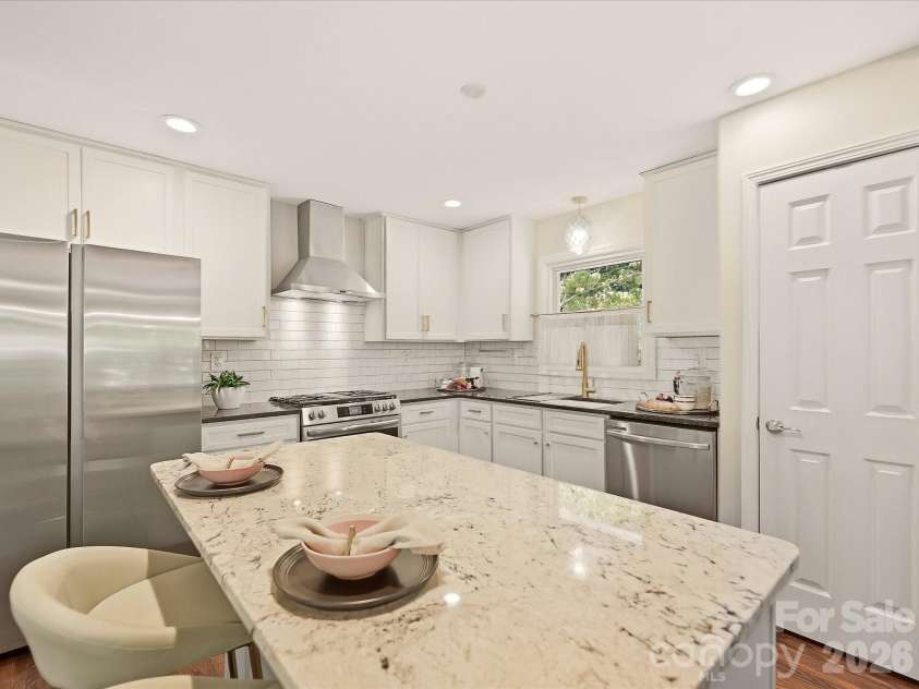 6246 Candlewood Drive, Charlotte, NC 28210.  MLS# CAR4427341, YatesRealty ID 52742. 