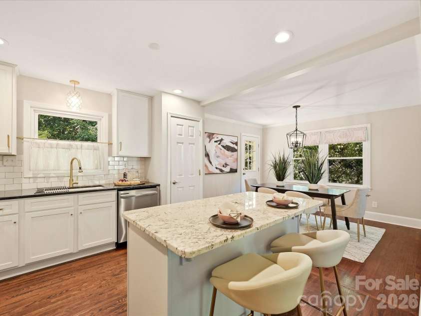 6246 Candlewood Drive, Charlotte, NC 28210.  MLS# CAR4427341, YatesRealty ID 52742. 