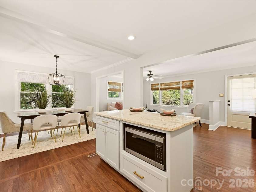 6246 Candlewood Drive, Charlotte, NC 28210.  MLS# CAR4427341, YatesRealty ID 52742. 