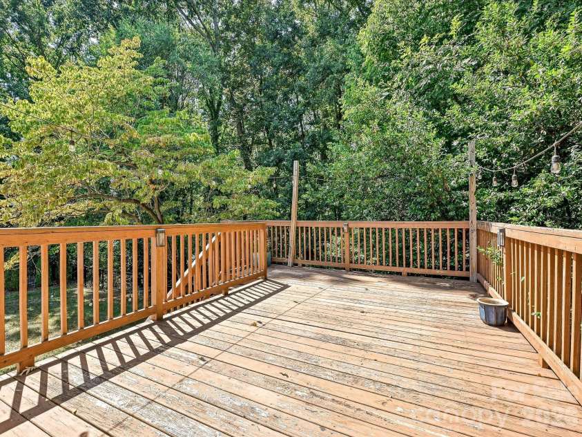 6246 Candlewood Drive, Charlotte, NC 28210.  MLS# CAR4427341, YatesRealty ID 52742. 
