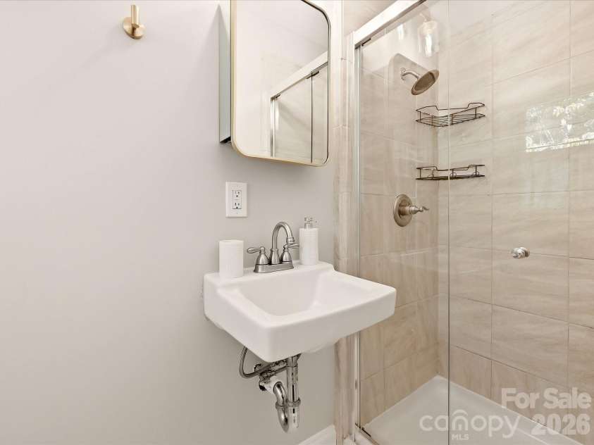 6246 Candlewood Drive, Charlotte, NC 28210.  MLS# CAR4427341, YatesRealty ID 52742. 