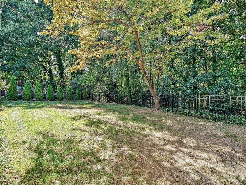 6246 Candlewood Drive, Charlotte, NC 28210.  MLS# CAR4427341, YatesRealty ID 52742. 