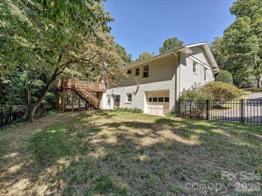 6246 Candlewood Drive, Charlotte, NC 28210.  MLS# CAR4427341, YatesRealty ID 52742. 
