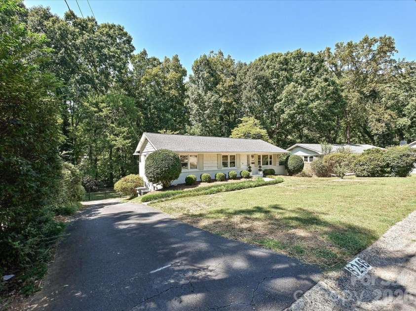 6246 Candlewood Drive, Charlotte, NC 28210.  MLS# CAR4427341, YatesRealty ID 52742. 