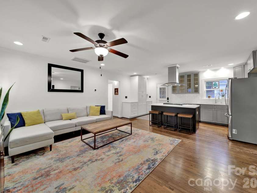 835 Everett Place, Charlotte, NC 28205.  MLS# CAR4427044, YatesRealty ID 52744. 