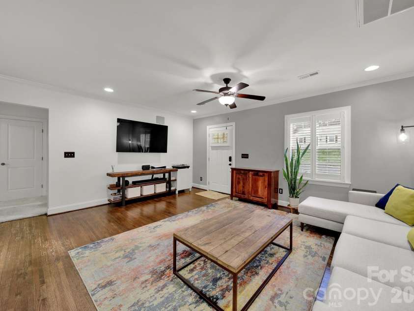 835 Everett Place, Charlotte, NC 28205.  MLS# CAR4427044, YatesRealty ID 52744. 