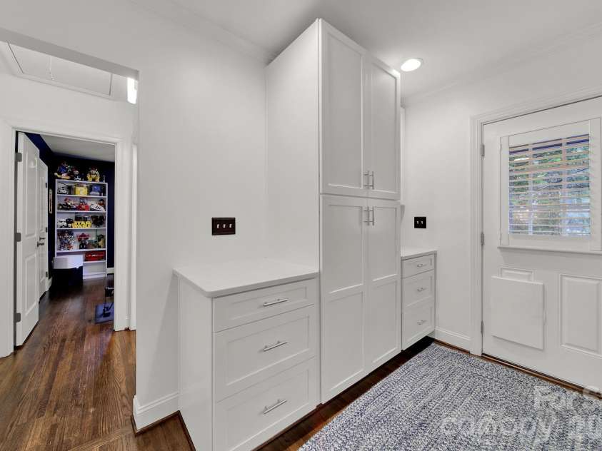 835 Everett Place, Charlotte, NC 28205.  MLS# CAR4427044, YatesRealty ID 52744. 