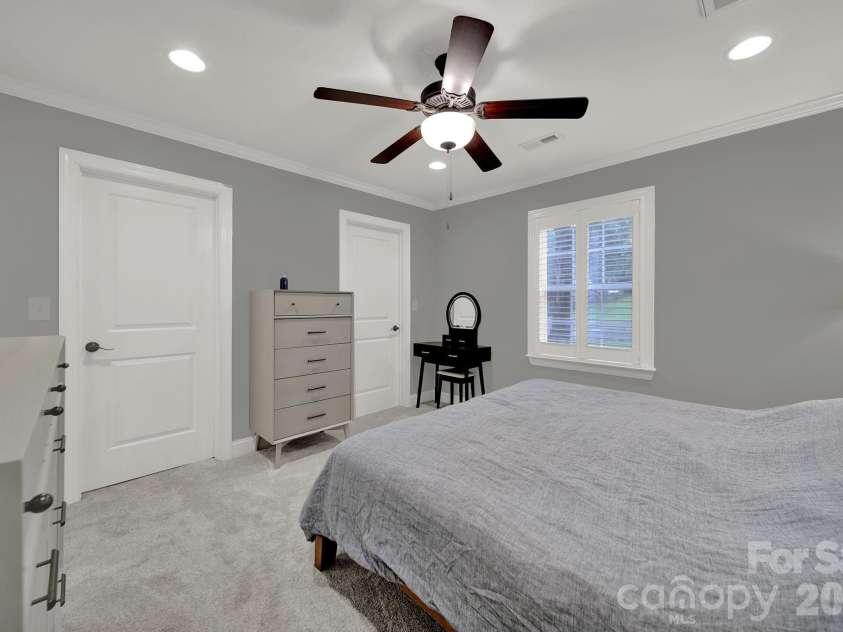 835 Everett Place, Charlotte, NC 28205.  MLS# CAR4427044, YatesRealty ID 52744. 