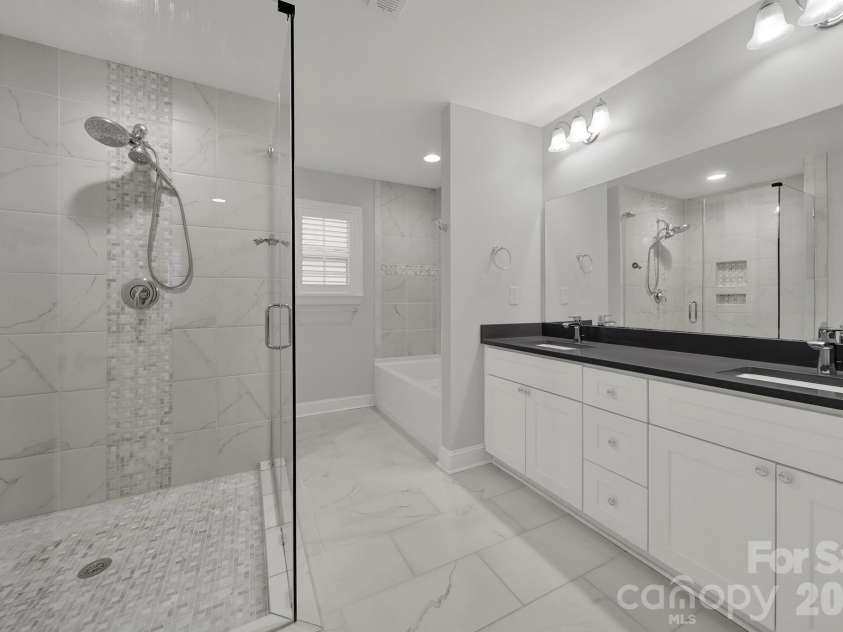 835 Everett Place, Charlotte, NC 28205.  MLS# CAR4427044, YatesRealty ID 52744. 