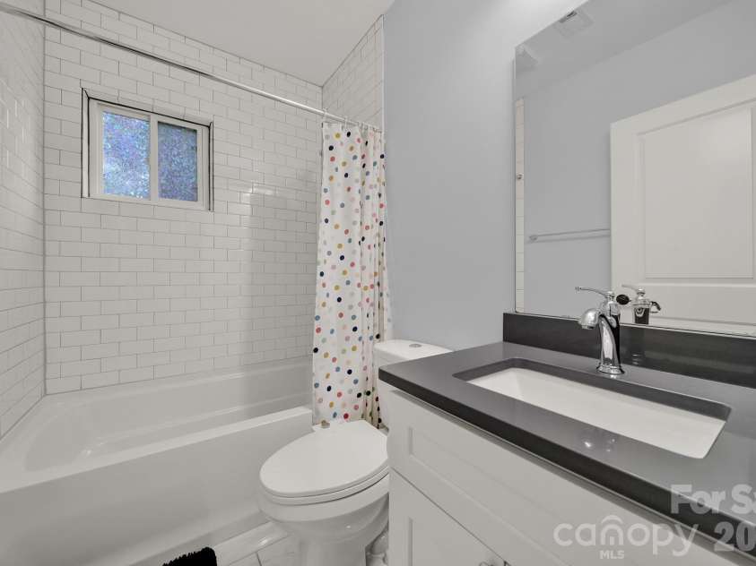 835 Everett Place, Charlotte, NC 28205.  MLS# CAR4427044, YatesRealty ID 52744. 