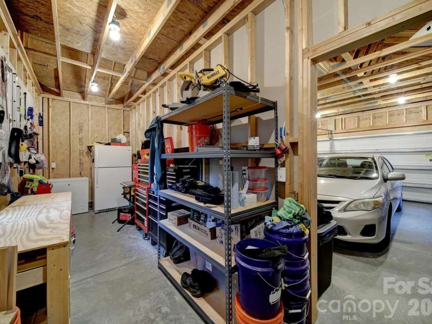 835 Everett Place, Charlotte, NC 28205.  MLS# CAR4427044, YatesRealty ID 52744. 