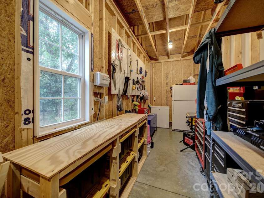 835 Everett Place, Charlotte, NC 28205.  MLS# CAR4427044, YatesRealty ID 52744. 