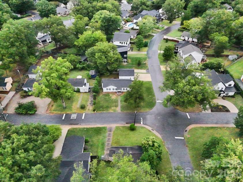 835 Everett Place, Charlotte, NC 28205.  MLS# CAR4427044, YatesRealty ID 52744. 