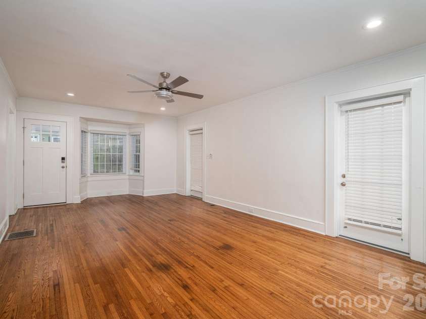 501 Sixth Avenue, Gastonia, NC 28052.  MLS# CAR4425364, YatesRealty ID 52749. 