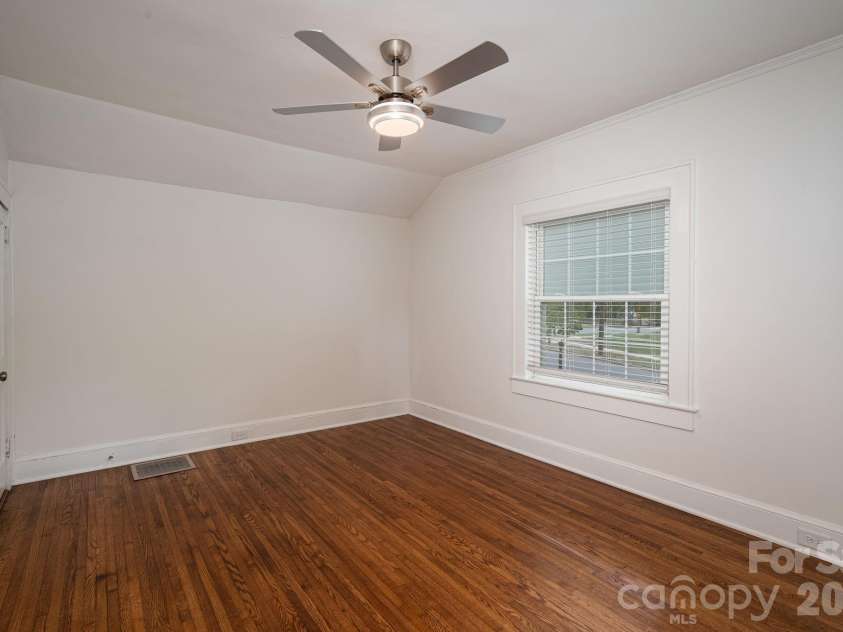 501 Sixth Avenue, Gastonia, NC 28052.  MLS# CAR4425364, YatesRealty ID 52749. 