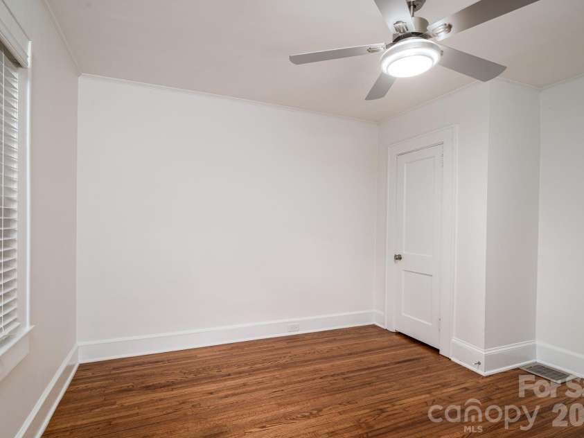 501 Sixth Avenue, Gastonia, NC 28052.  MLS# CAR4425364, YatesRealty ID 52749. 