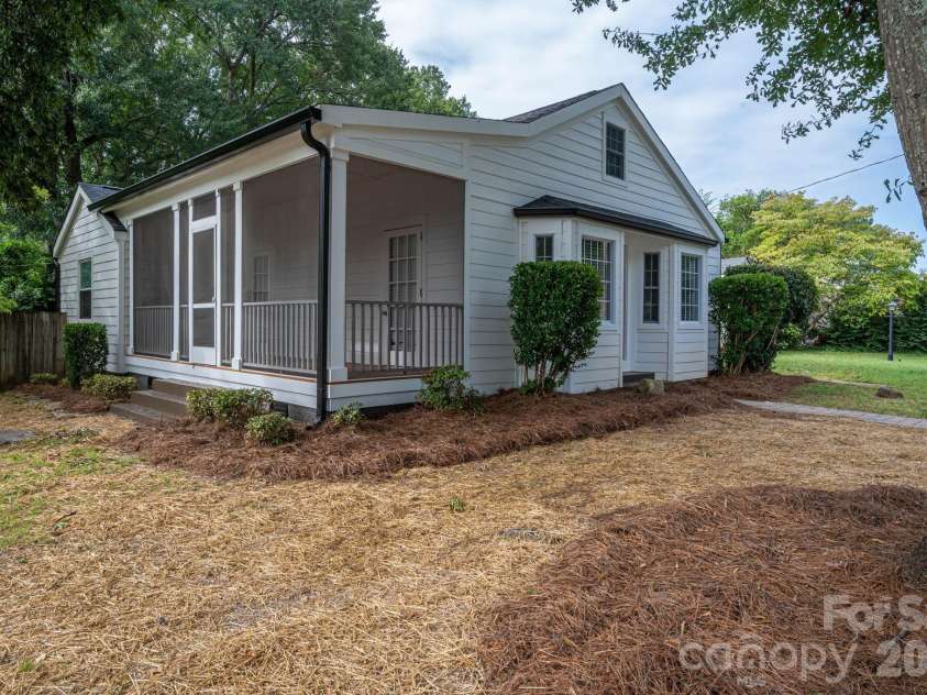 501 Sixth Avenue, Gastonia, NC 28052.  MLS# CAR4425364, YatesRealty ID 52749. 