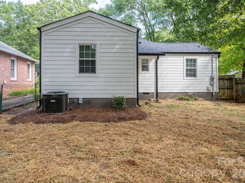 501 Sixth Avenue, Gastonia, NC 28052.  MLS# CAR4425364, YatesRealty ID 52749. 
