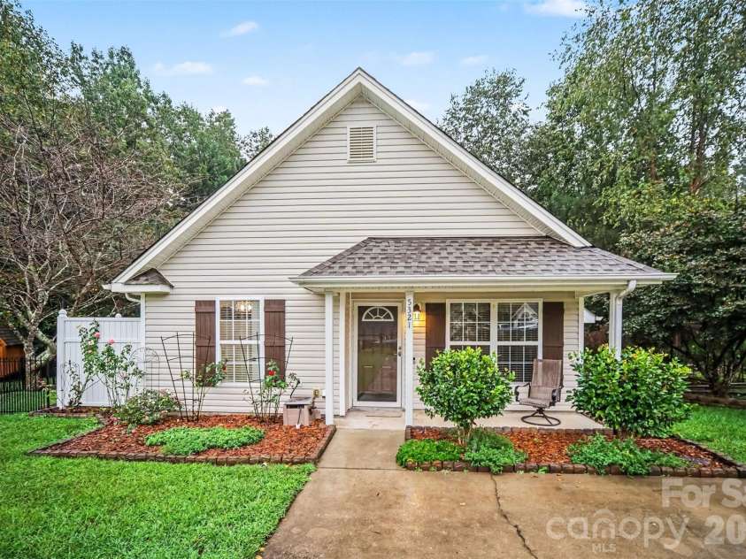 5321 Park Place Drive, Dallas, NC 28034.  MLS# CAR4426948, YatesRealty ID 52752. 