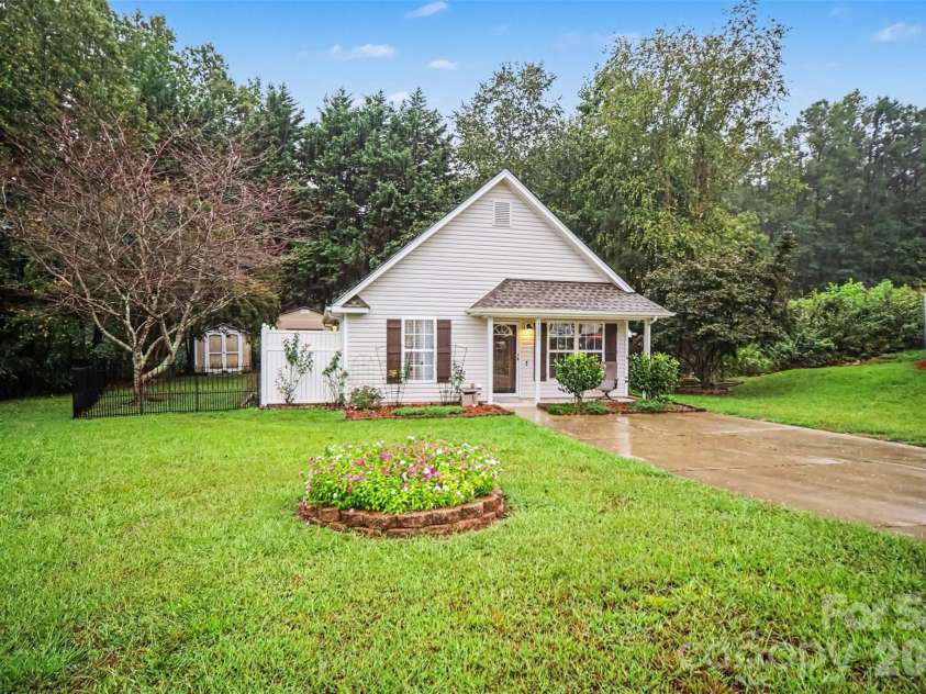 5321 Park Place Drive, Dallas, NC 28034.  MLS# CAR4426948, YatesRealty ID 52752. 
