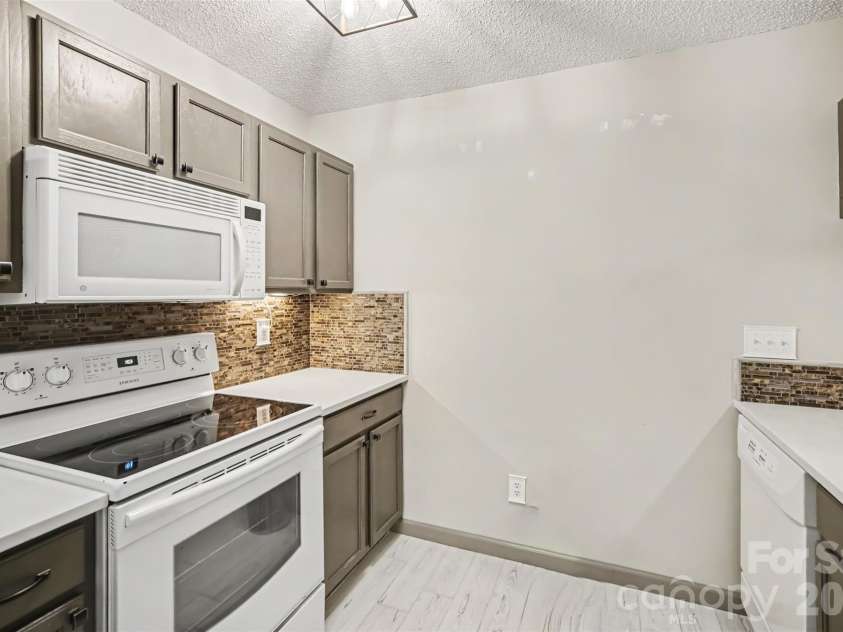 5321 Park Place Drive, Dallas, NC 28034.  MLS# CAR4426948, YatesRealty ID 52752. 