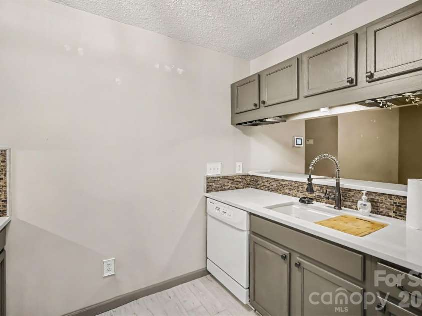 5321 Park Place Drive, Dallas, NC 28034.  MLS# CAR4426948, YatesRealty ID 52752. 