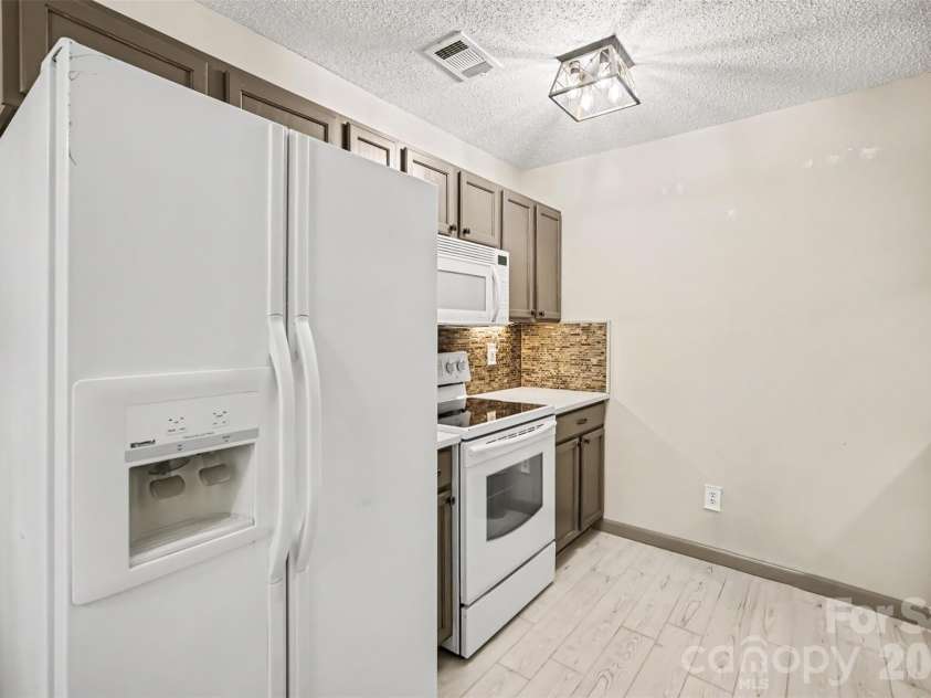 5321 Park Place Drive, Dallas, NC 28034.  MLS# CAR4426948, YatesRealty ID 52752. 