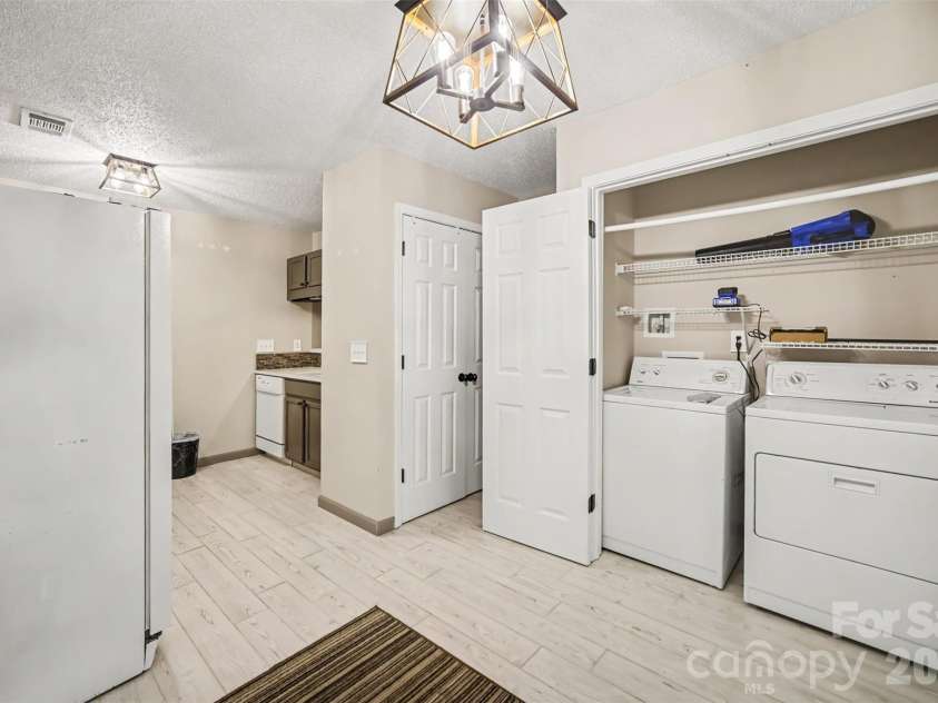 5321 Park Place Drive, Dallas, NC 28034.  MLS# CAR4426948, YatesRealty ID 52752. 